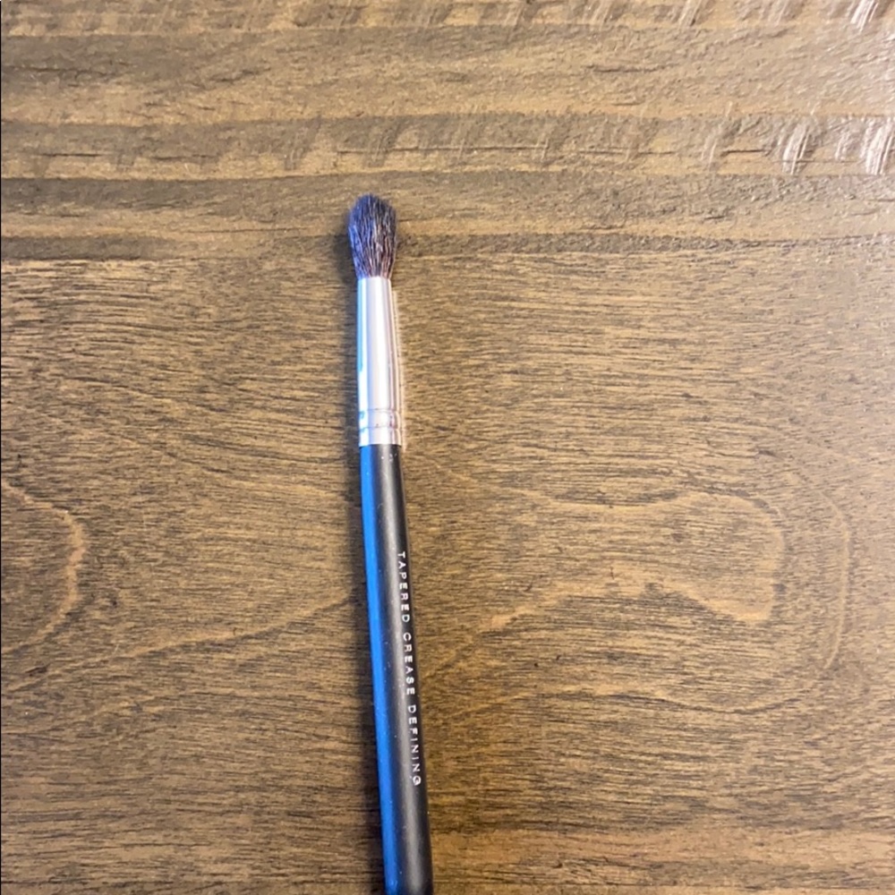 Bare Minerals tapered crease brush